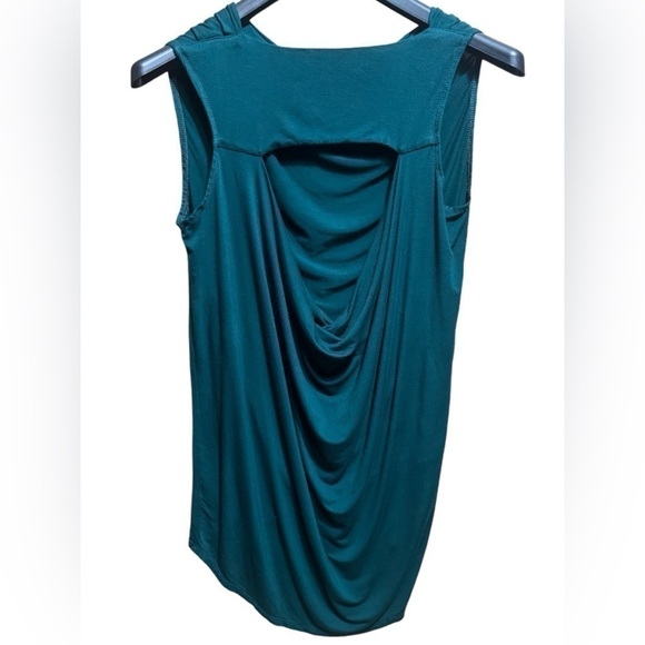 Saks Fifth Ave Women's Green Asymmetrical Blouse Tunic Cut Out Back Size Small - Picture 7 of 16